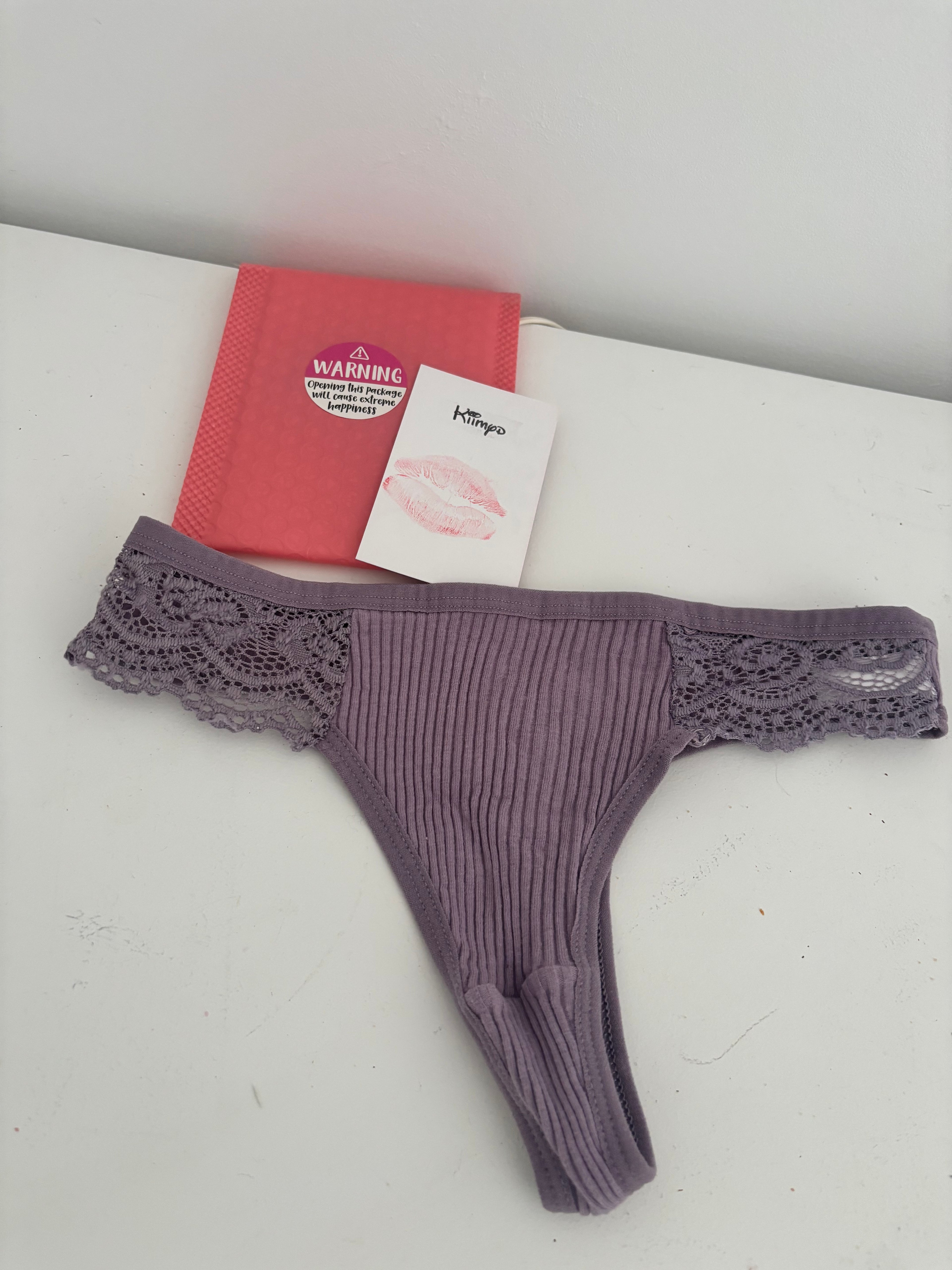 Paarse string, lekker vies 🤤