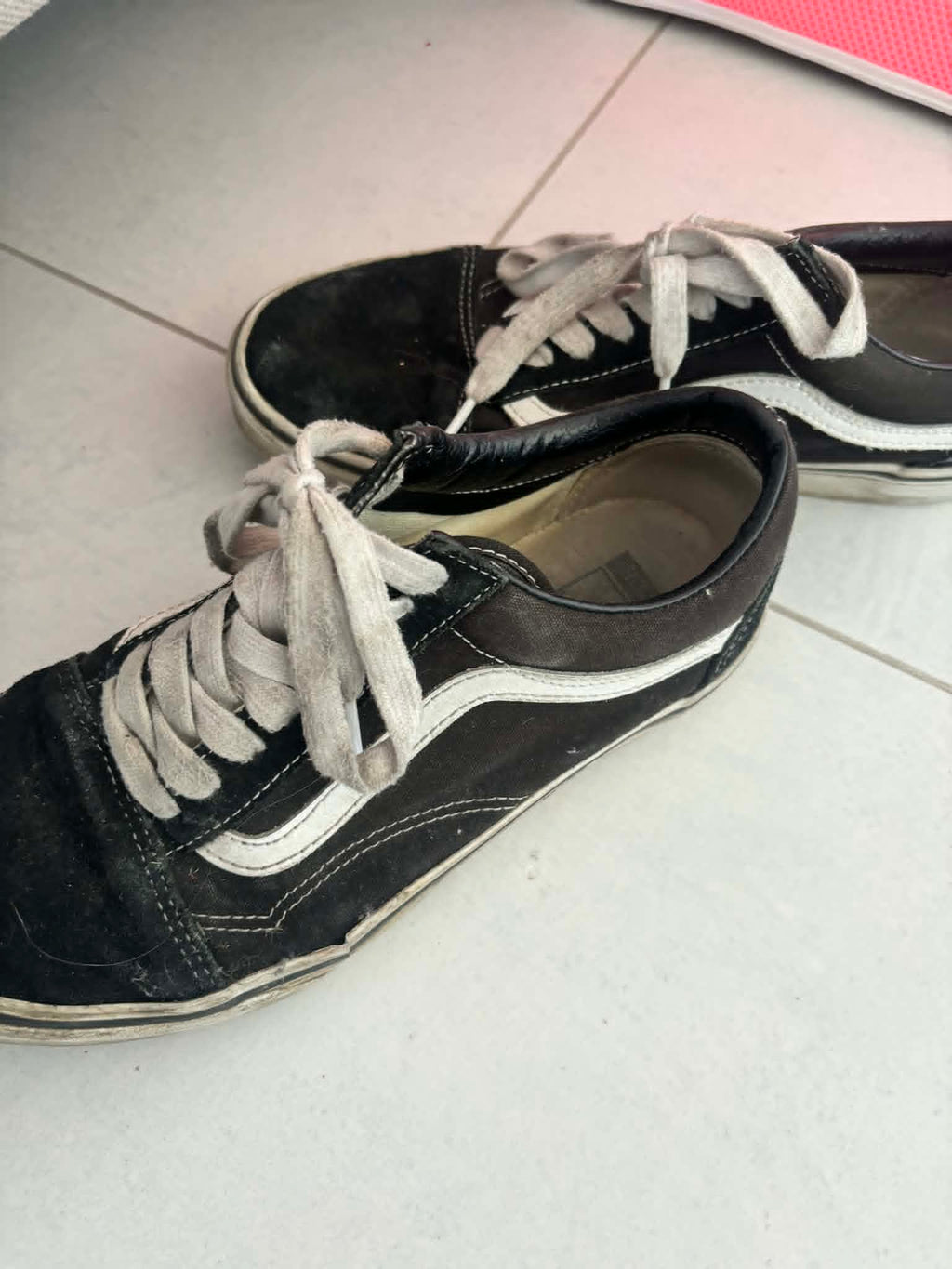 oude gedragen schoenen