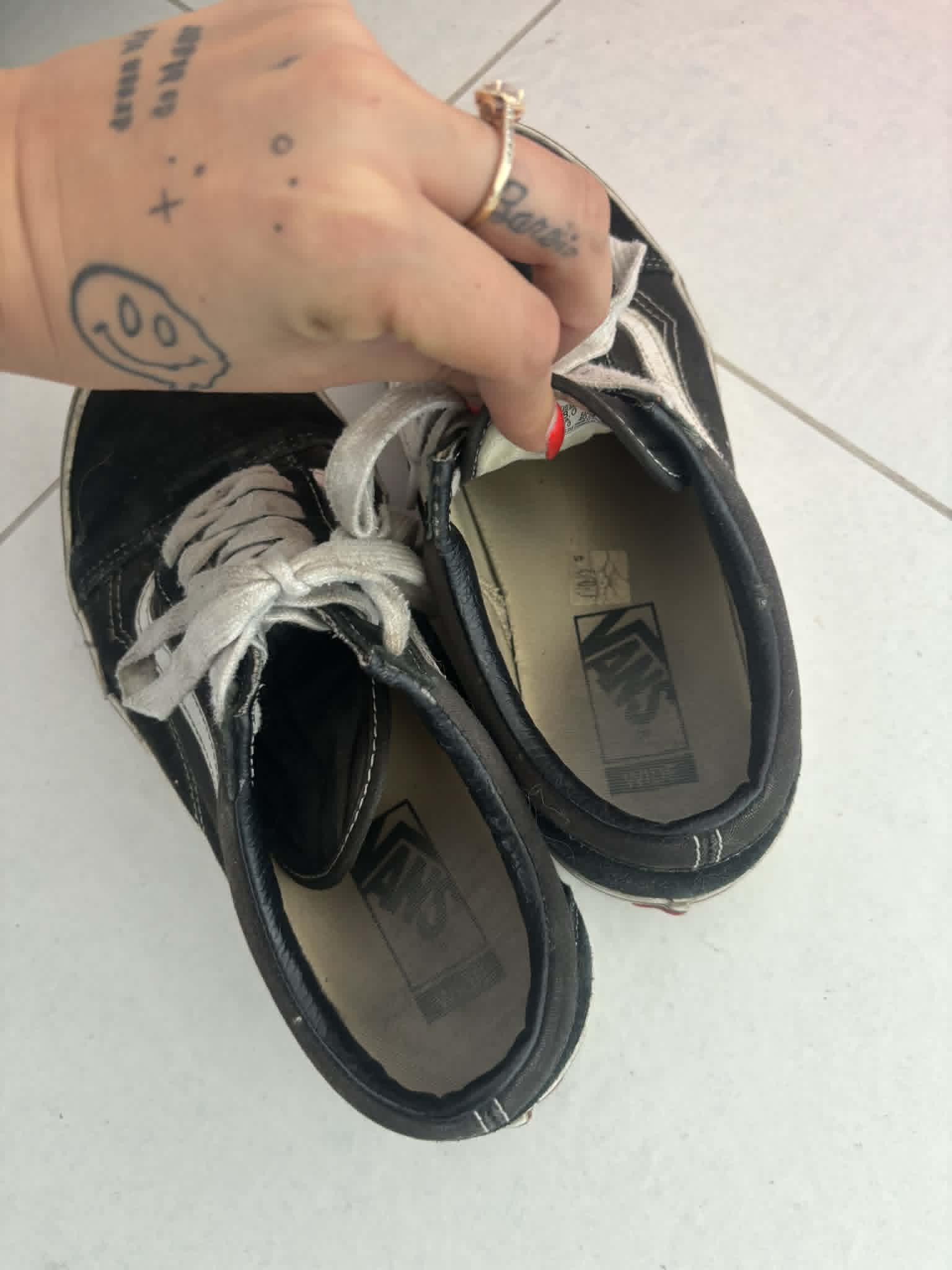 oude gedragen schoenen
